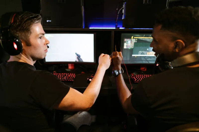 Lag Before the Swing: How L2's Combat Queuing Left Players Behind and Why Nobody Fixed It